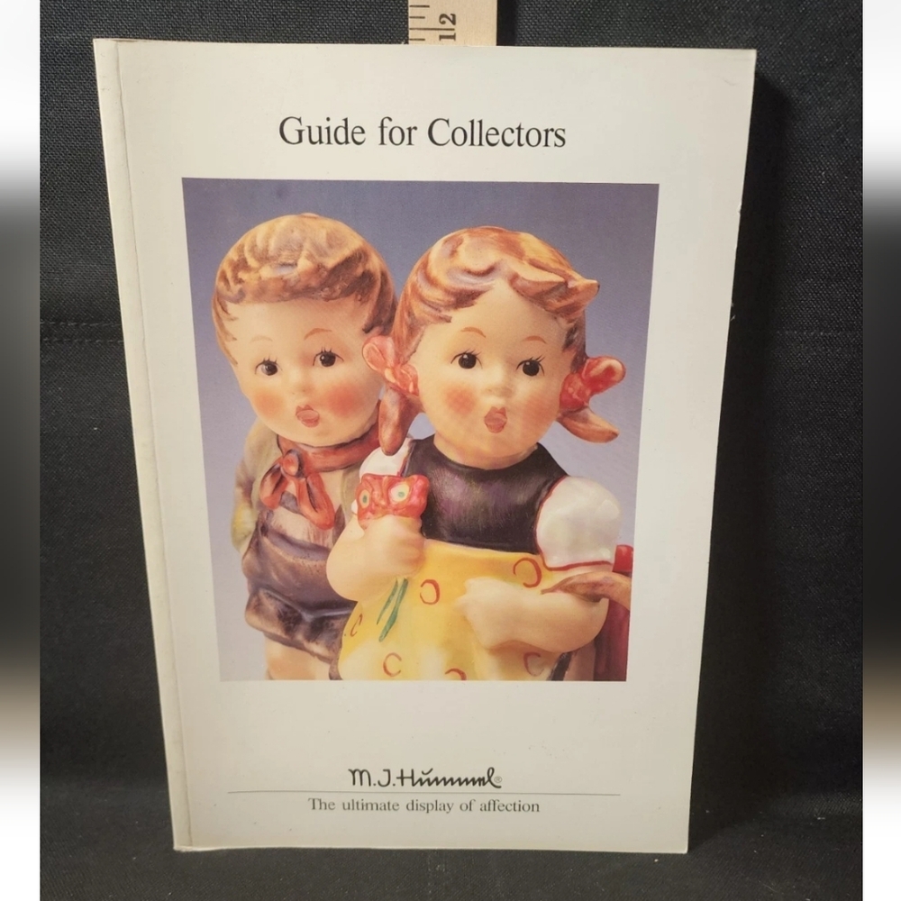 Goebel Guide MJ Hummel Book For Collectors ultimate display of affection Used
